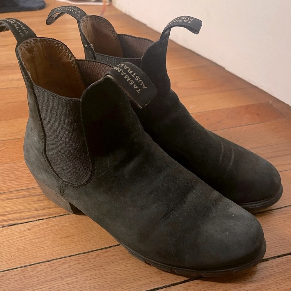 Suede sz 10 Blundstone heeled boots